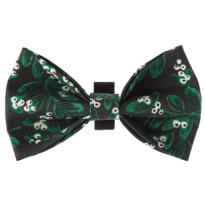 Merry Mistletoe Bow Tie